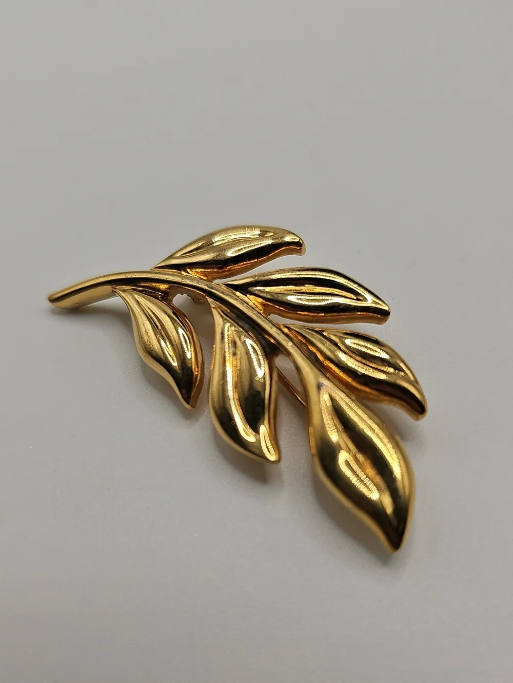 Napier Vintage Leaf Branch Brooch Womens Size OS Gold Tone Botanical Pin 6428